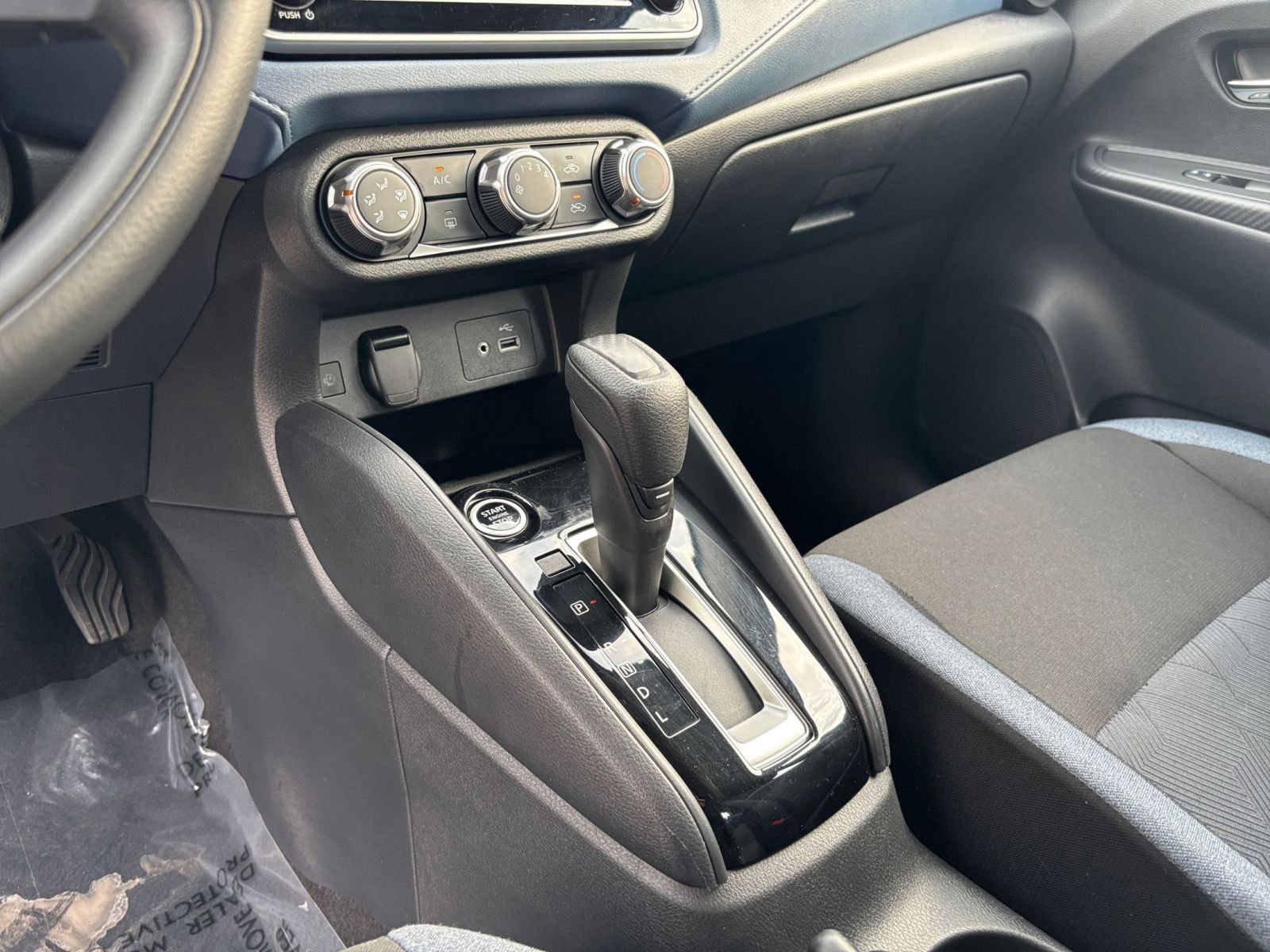 Used 2025 Nissan Versa SV FWD image 39