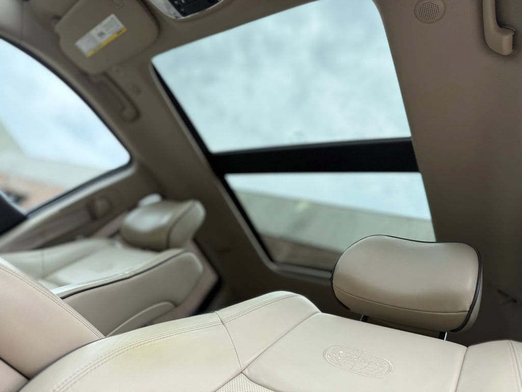 Used 2018 Jeep Grand Cherokee Overland AWD/4WD image 9