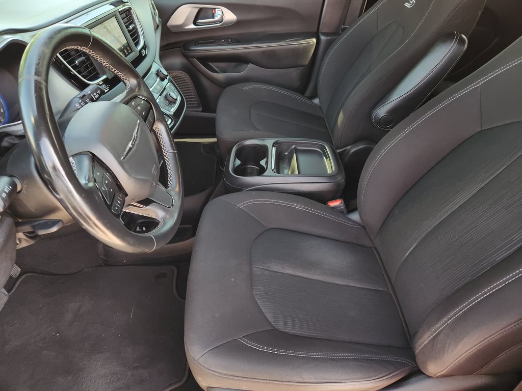 Used 2020 Chrysler Pacifica Touring w/ S Appearance Package FWD image 13