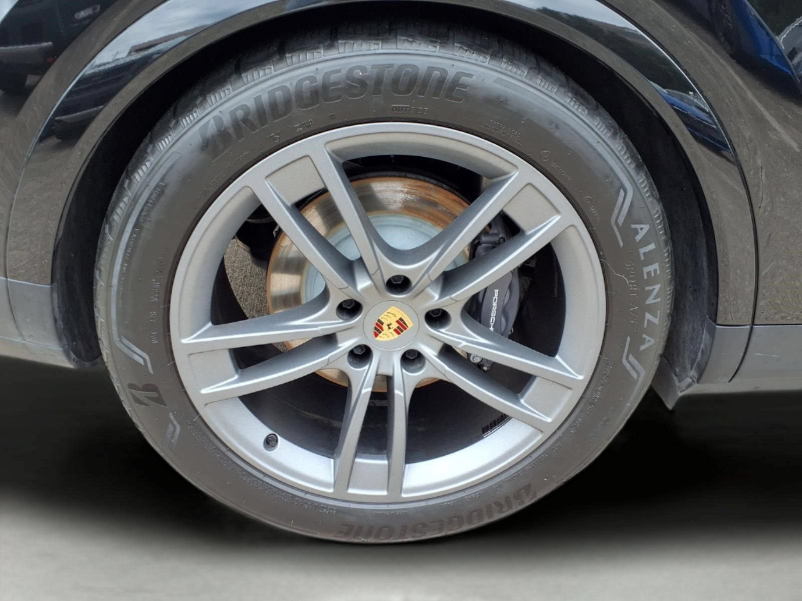 Used 2024 Porsche Cayenne AWD/4WD image 9