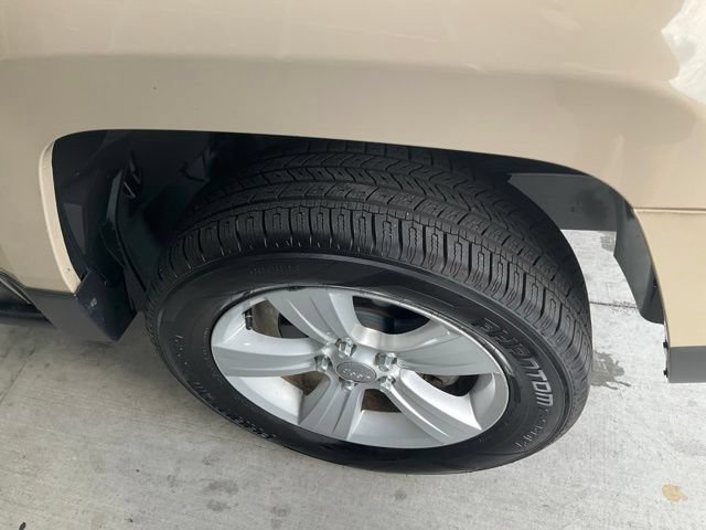 Used 2017 Jeep Patriot Latitude AWD/4WD image 24