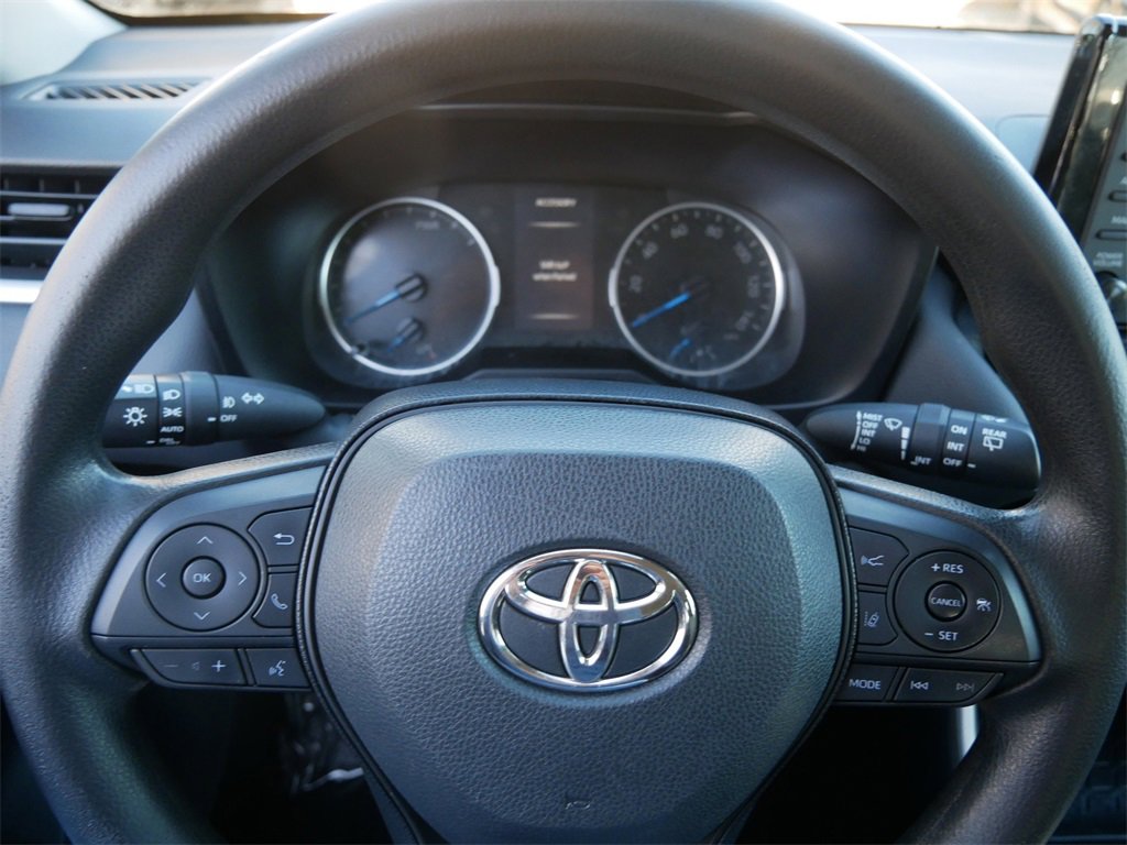 Used 2020 Toyota RAV4 XLE image 26