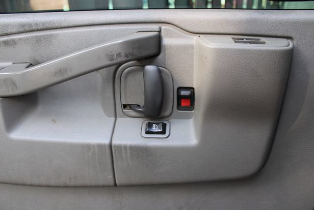 Used 2017 GMC Savana 2500 RWD image 8