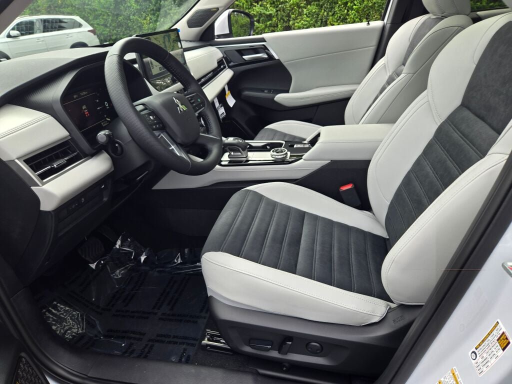 New 2026 Mitsubishi Outlander SE AWD/4WD image 16