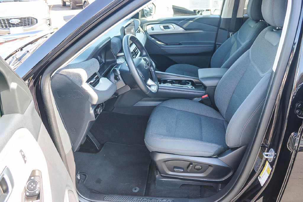 Certified 2025 Ford Explorer Active AWD/4WD image 20