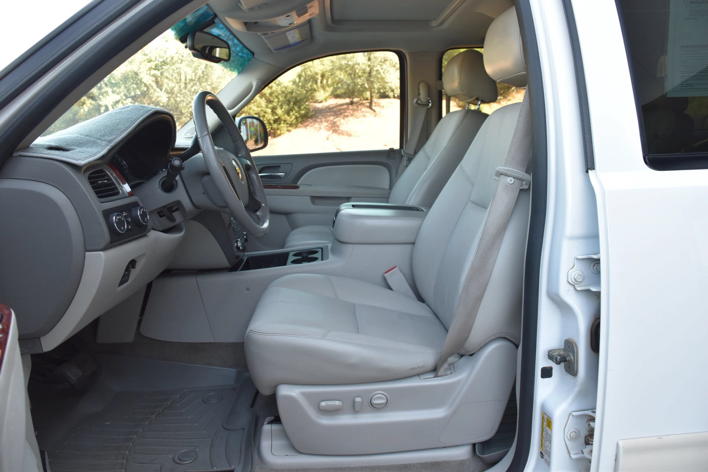 Used 2010 Chevrolet Tahoe LT w/ Luxury Package AWD/4WD image 17