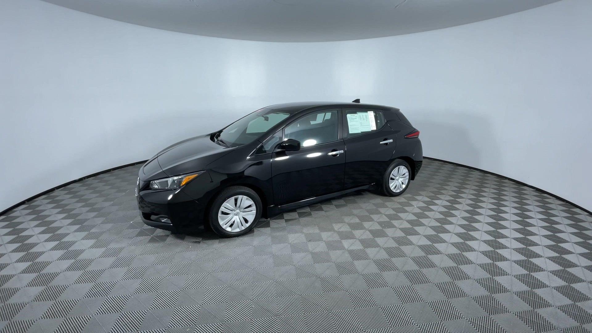 Certified 2025 Nissan Leaf S FWD image 4