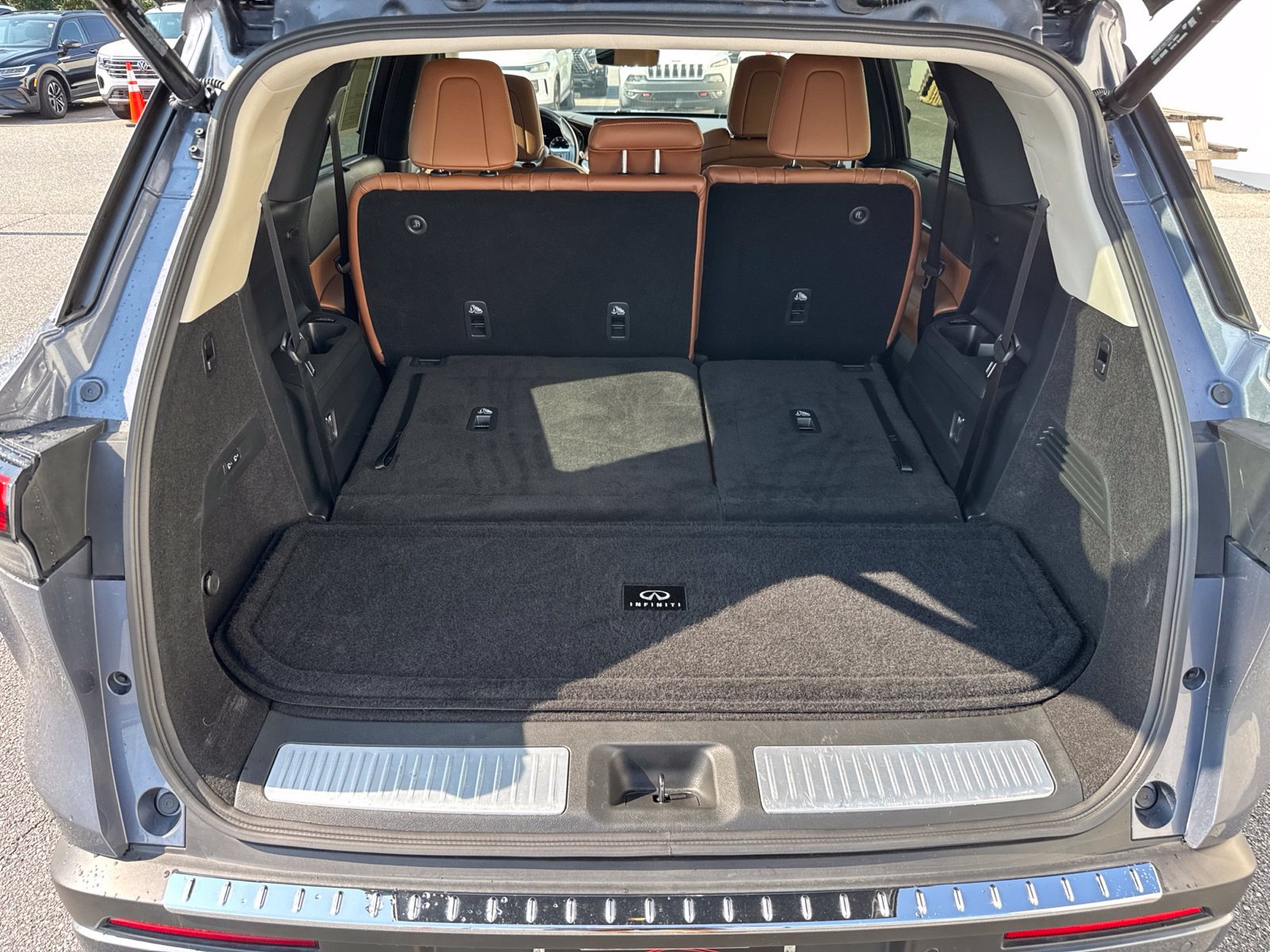 Used 2023 INFINITI QX60 Sensory w/ Vision Package AWD/4WD image 13