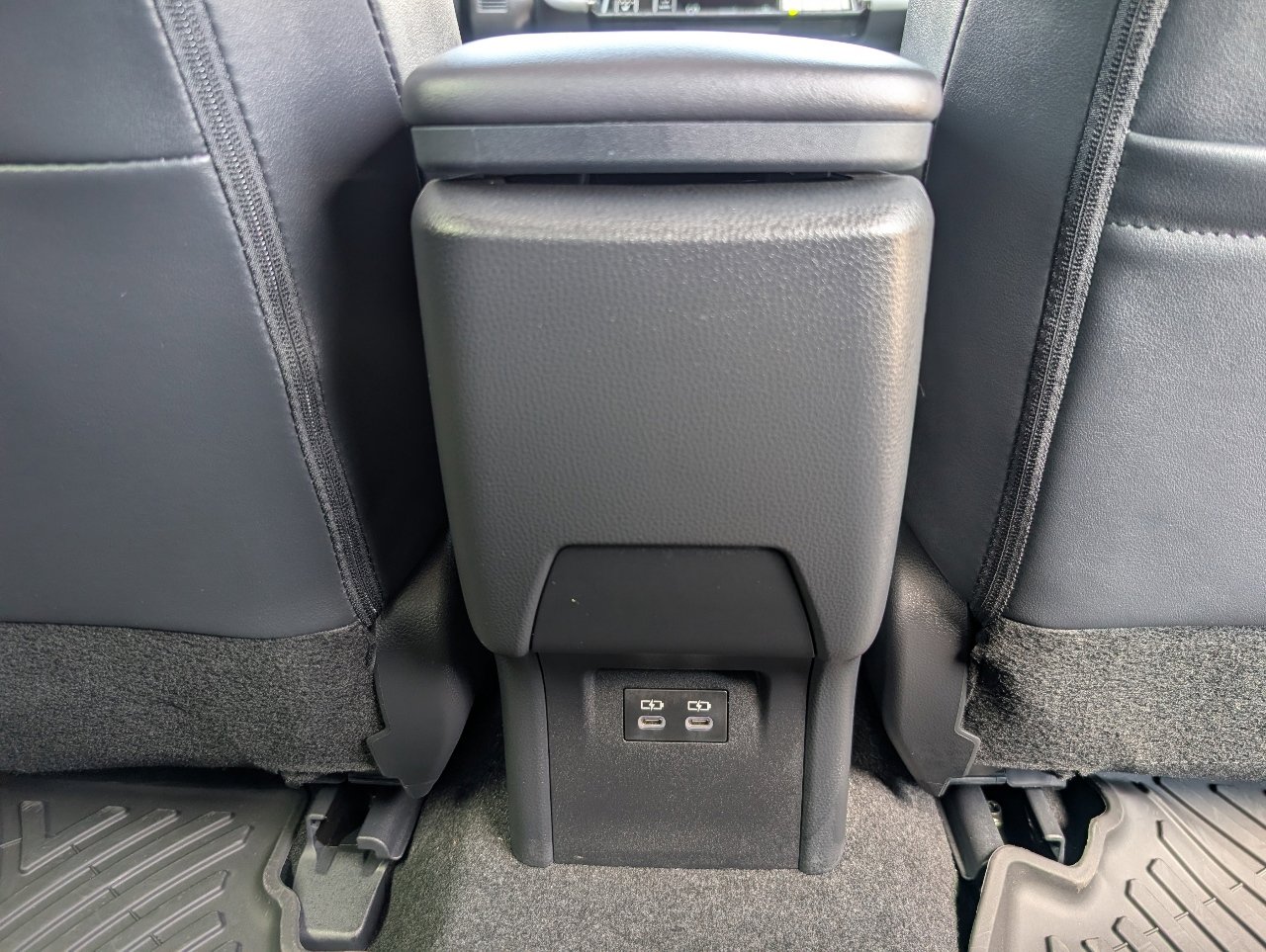 Used 2023 Toyota Prius XLE FWD image 7