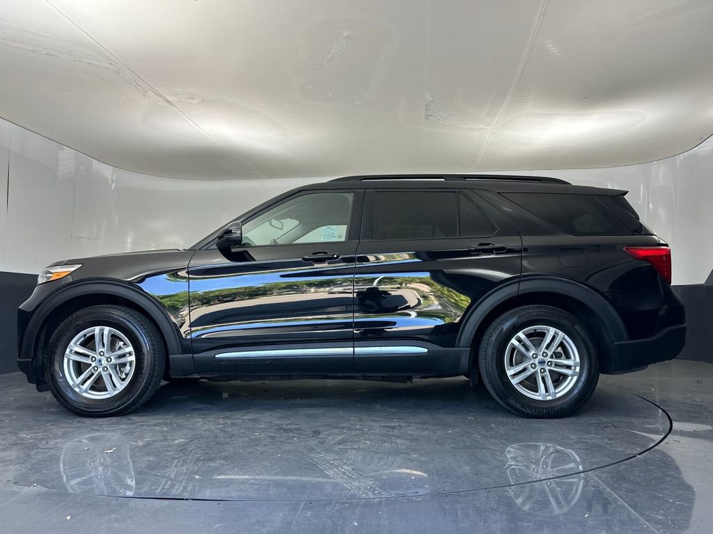 Used 2023 Ford Explorer XLT w/ Equipment Group 202A image 6