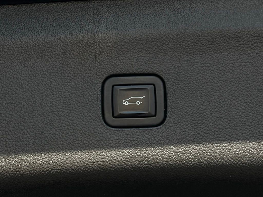 Used 2023 Buick Enclave Essence w/ Experience Buick Package FWD image 12