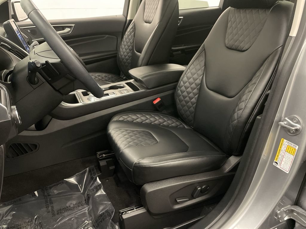 Used 2023 Ford Edge Titanium w/ Class II Trailer Tow Package AWD/4WD image 13