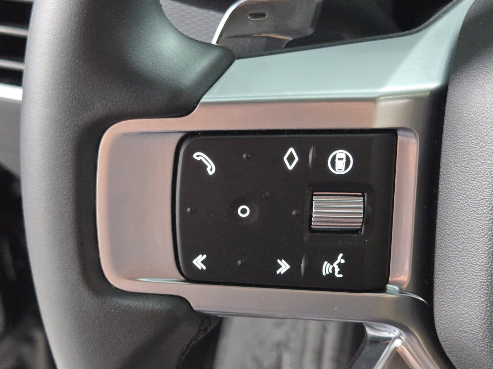 Used 2025 Land Rover Discovery Dynamic SE image 24