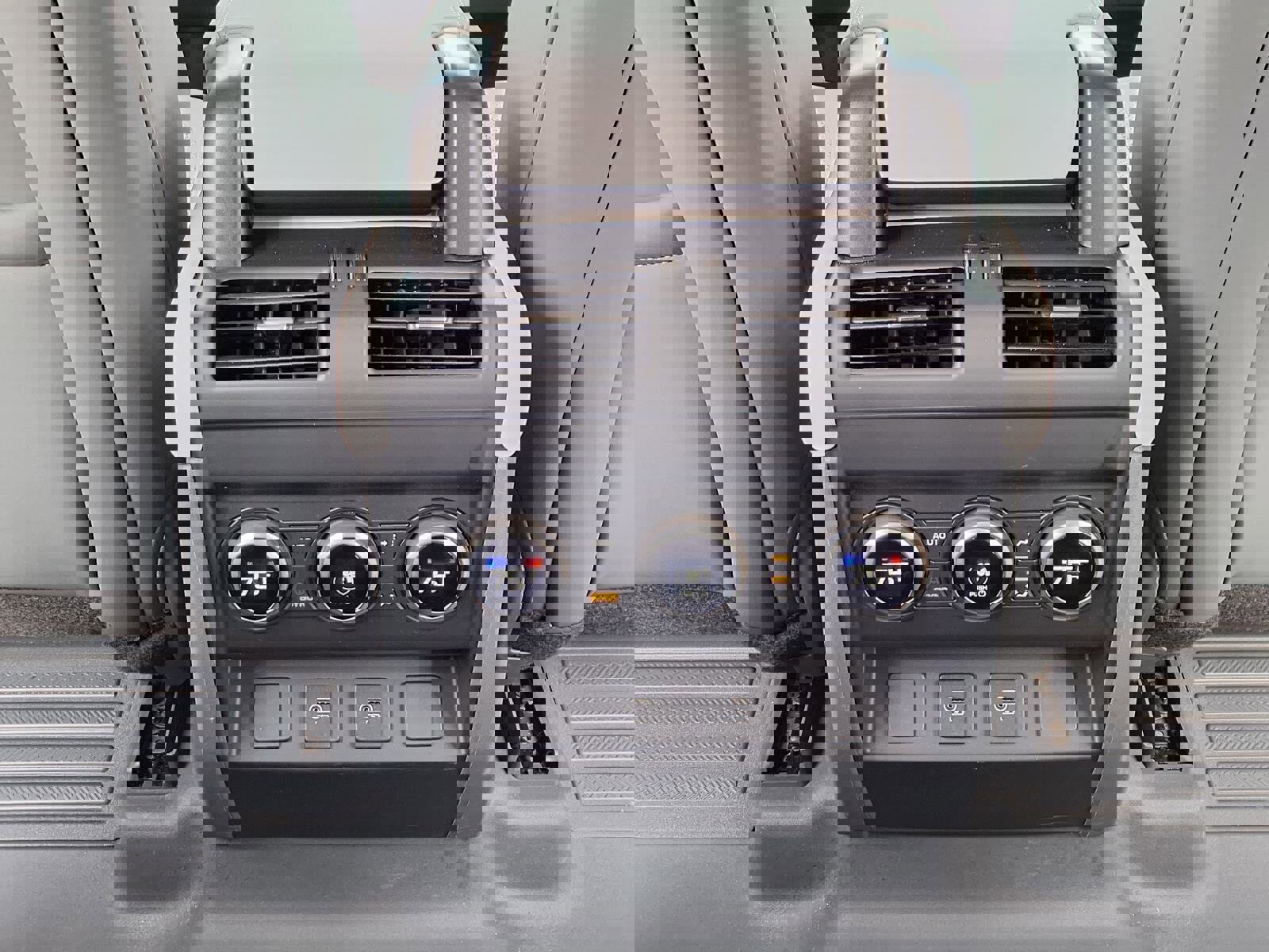 Certified 2025 Land Rover Defender 130 S image 25