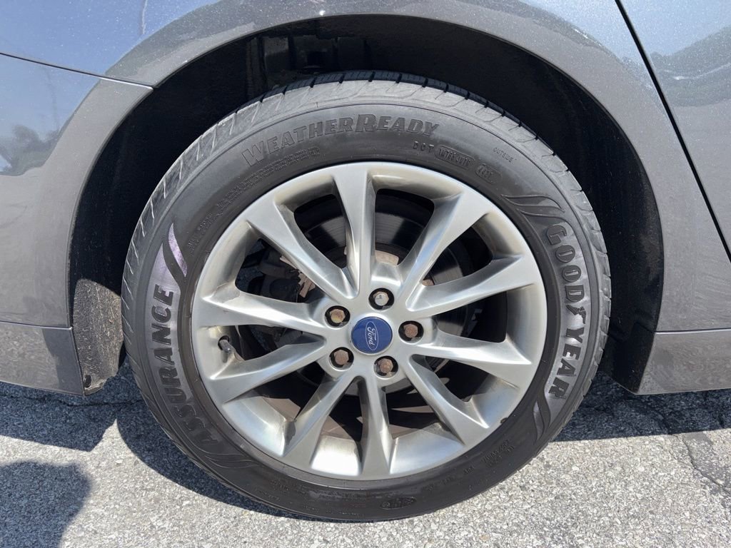 Used 2017 Ford Fusion SE w/ Fusion SE Technology Package FWD image 12