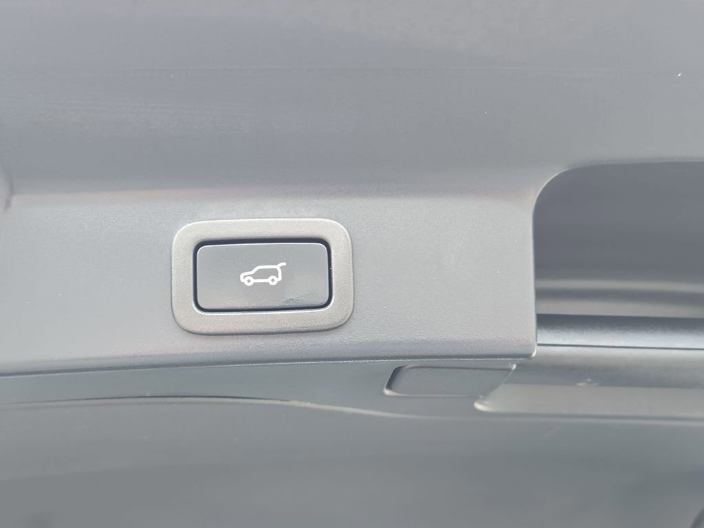 Used 2021 Jaguar F-PACE S image 13