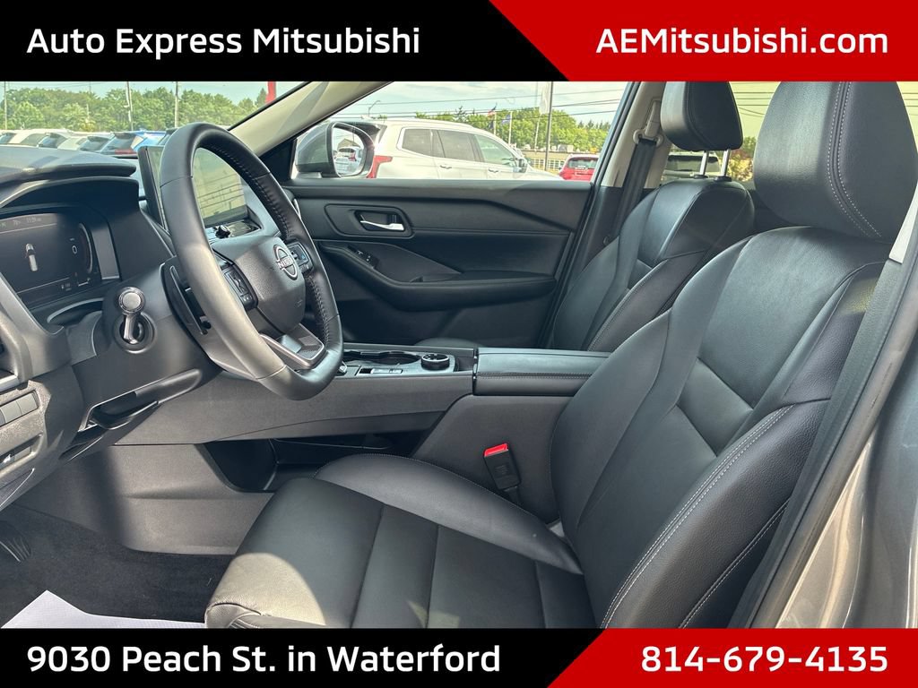 Used 2025 Nissan Rogue SL AWD/4WD image 8