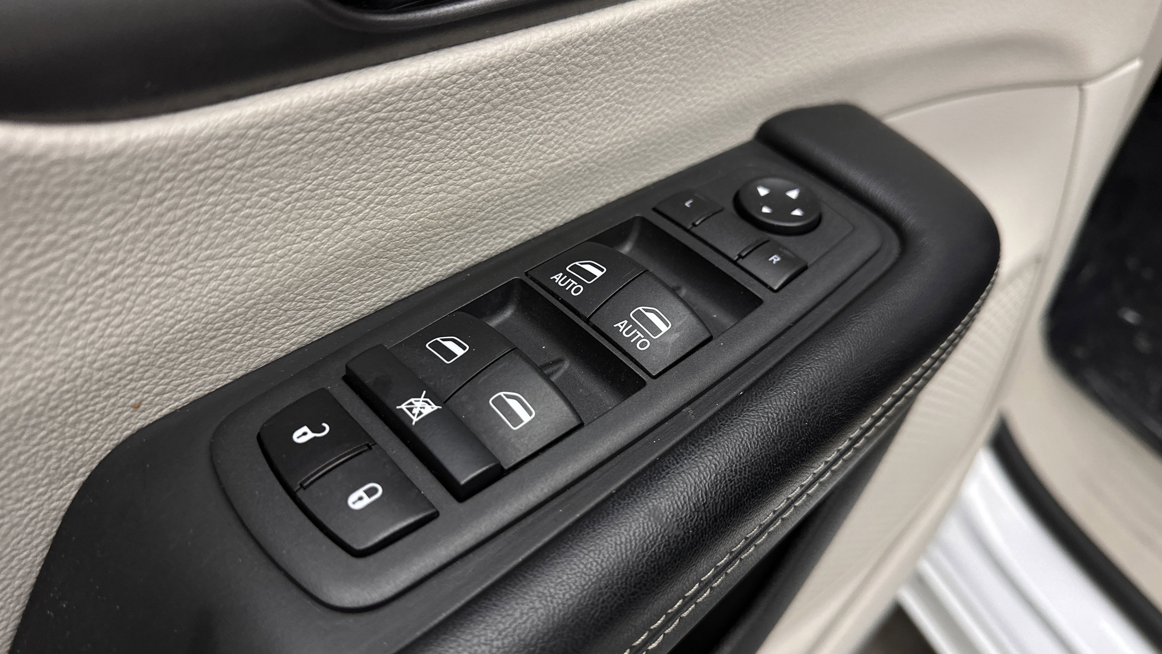 Used 2022 Chrysler Pacifica Touring-L FWD image 11