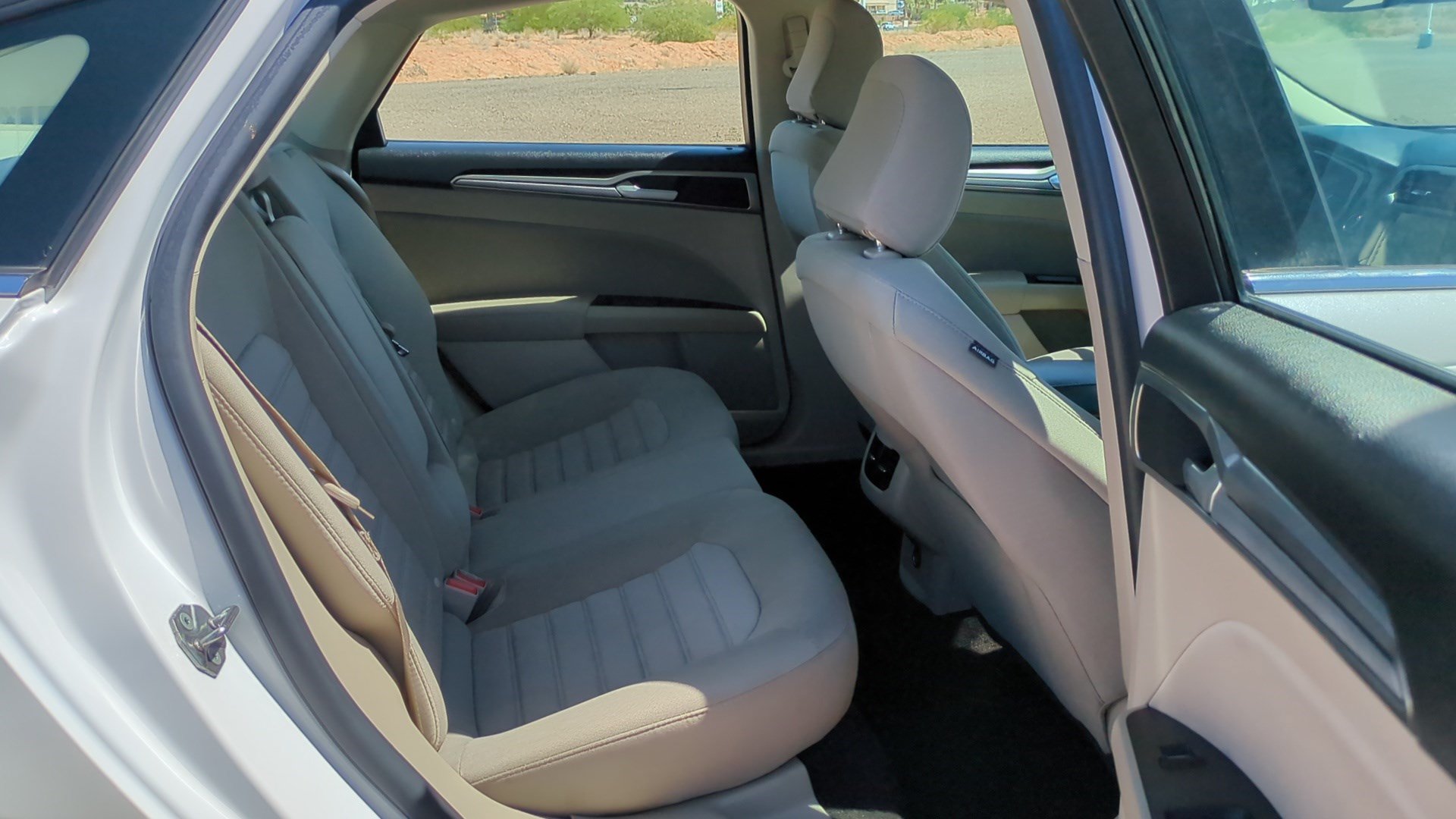 Used 2020 Ford Fusion SE FWD image 28