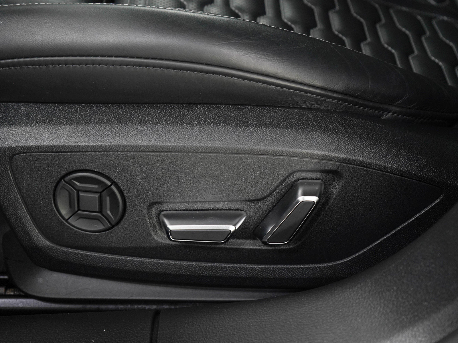Used 2021 Audi RS 6 AWD/4WD image 25