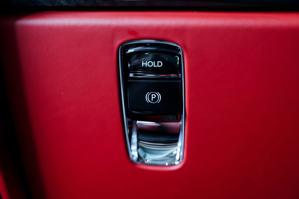 Used 2022 Rolls-Royce Cullinan Black Badge w/ Dark Exterior Package image 43