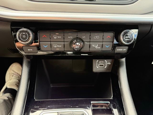 Used 2025 Jeep Compass Limited AWD/4WD image 16
