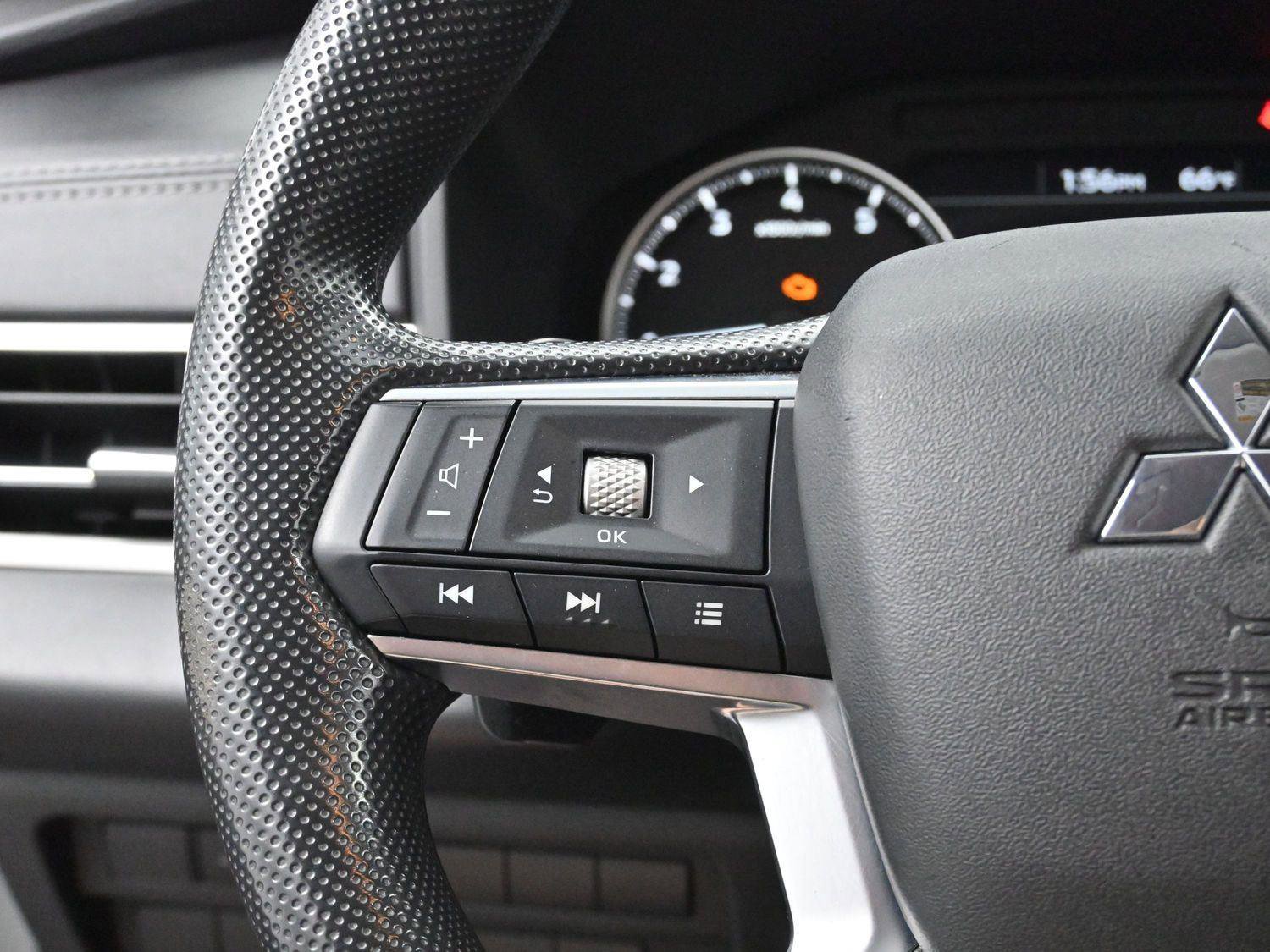 Used 2022 Mitsubishi Outlander ES image 16