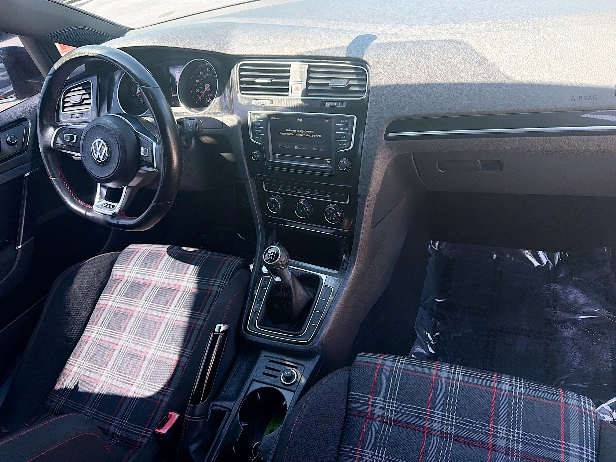 Used 2017 Volkswagen GTI Sport FWD image 33