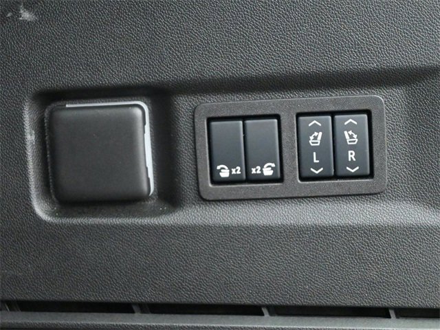 Used 2024 Chevrolet Tahoe High Country image 34