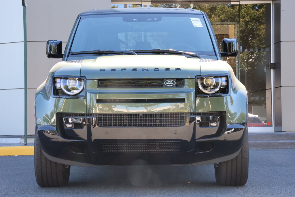 New 2026 Land Rover Defender 110 X-Dynamic SE AWD/4WD image 2