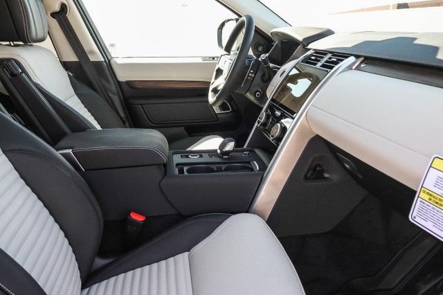 Certified 2025 Land Rover Discovery Dynamic SE AWD/4WD image 12