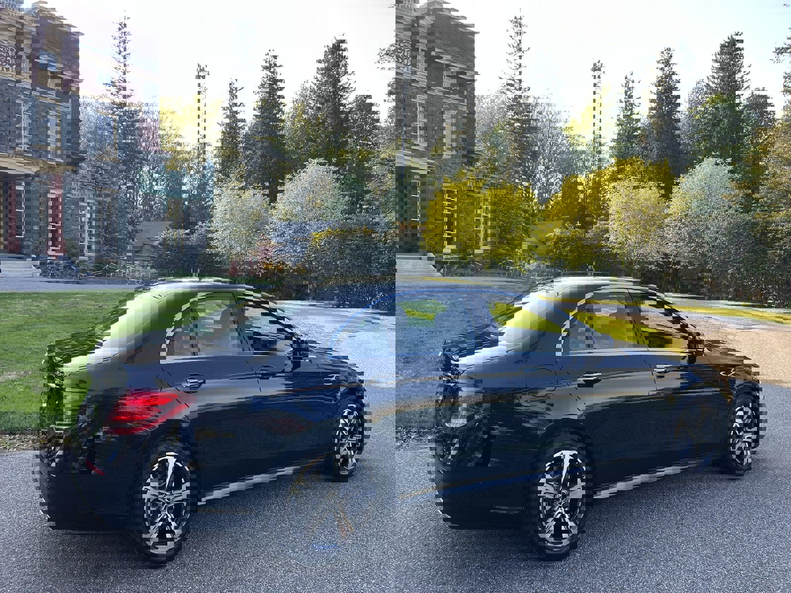 Used 2019 Mercedes-Benz E 300 4MATIC image 11