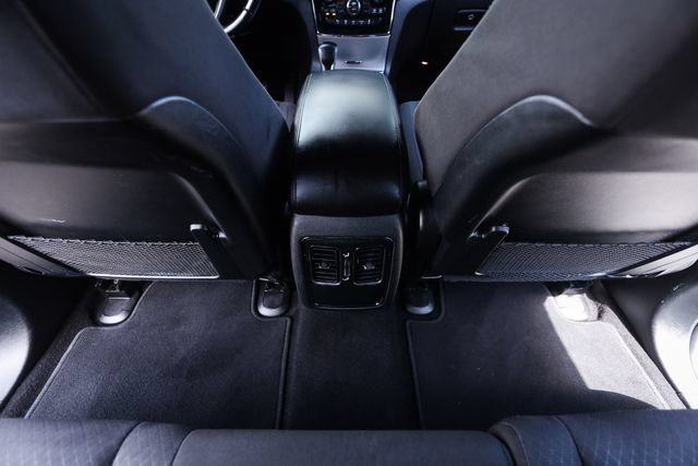 Used 2020 Jeep Grand Cherokee Laredo AWD/4WD image 22