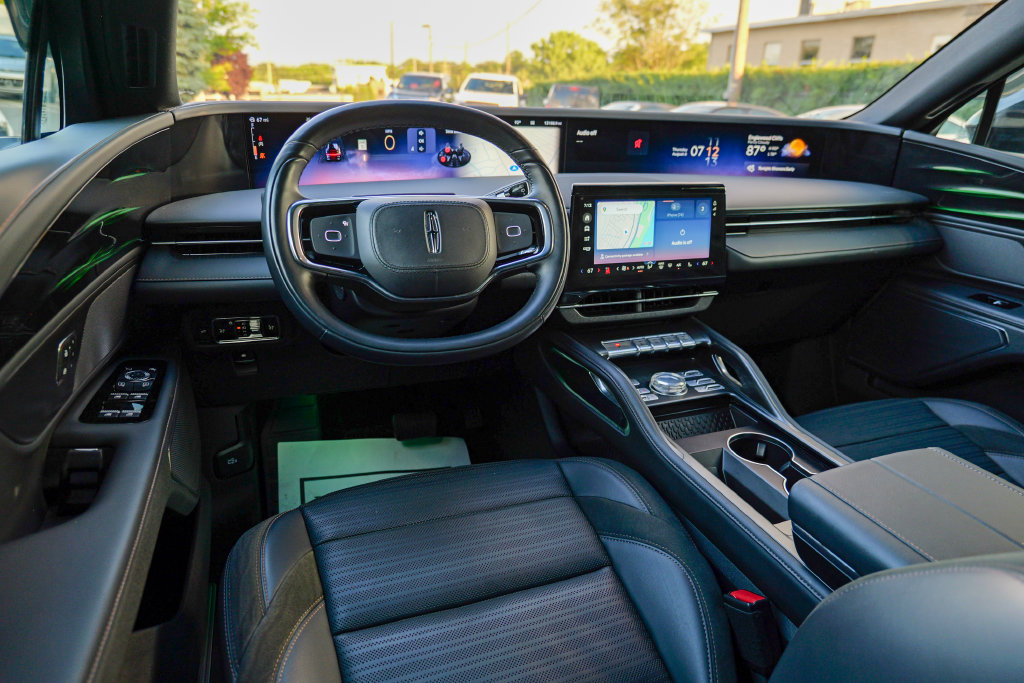 Used 2024 Lincoln Nautilus Reserve w/ Jet Appearance Package (87T) AWD/4WD image 39