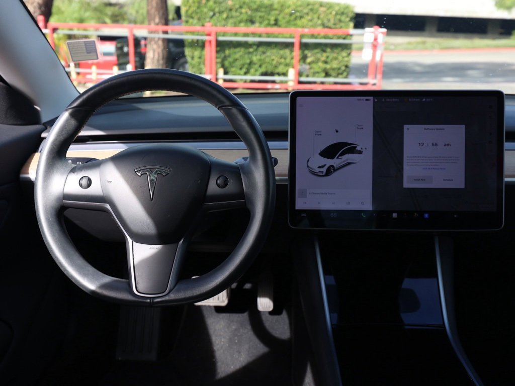 Used 2018 Tesla Model 3 Long Range image 21