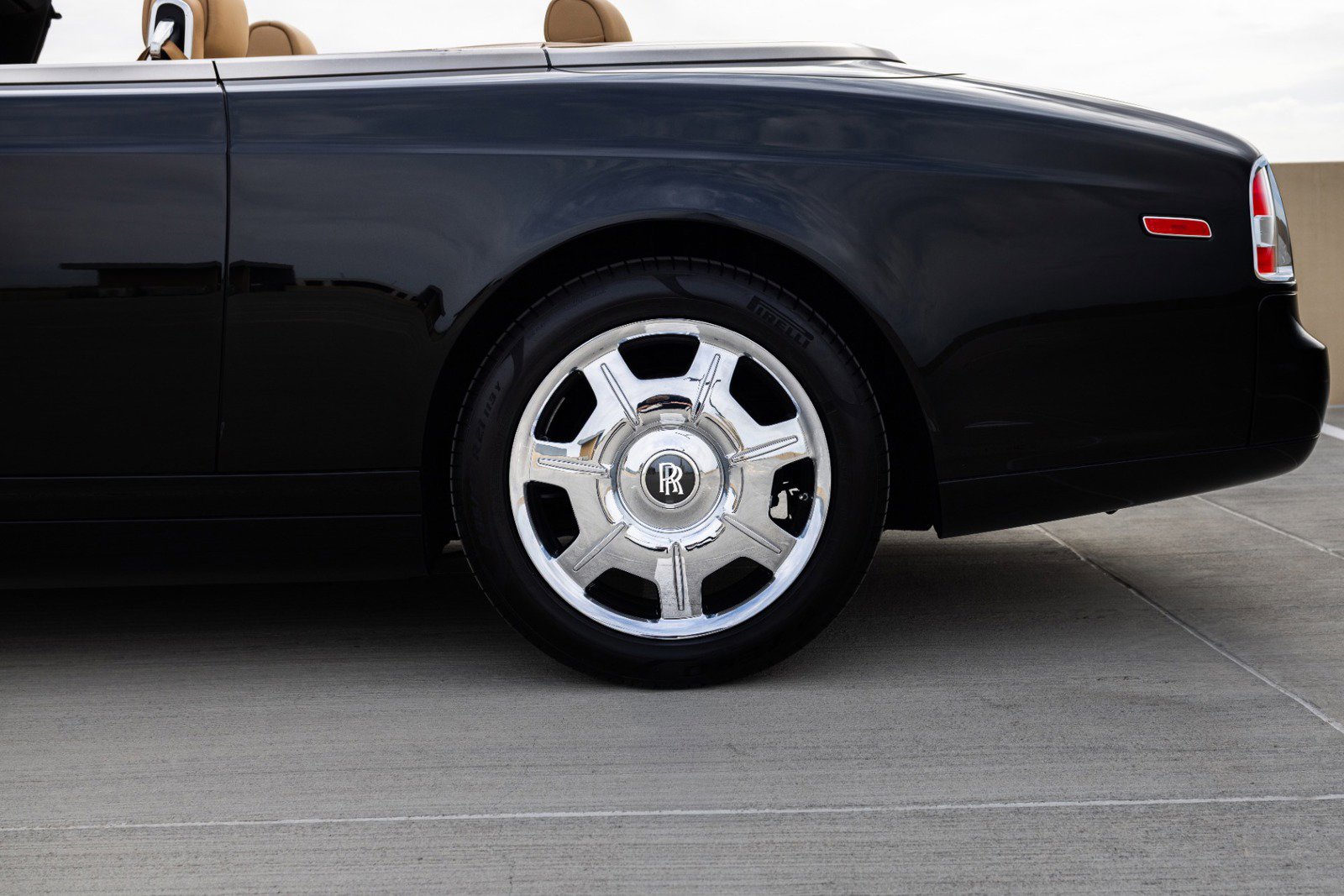 Used 2009 Rolls-Royce Phantom Drophead Coupe RWD image 12