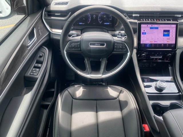 New 2025 Jeep Grand Cherokee L Limited w/ Luxury Tech Group II image 40