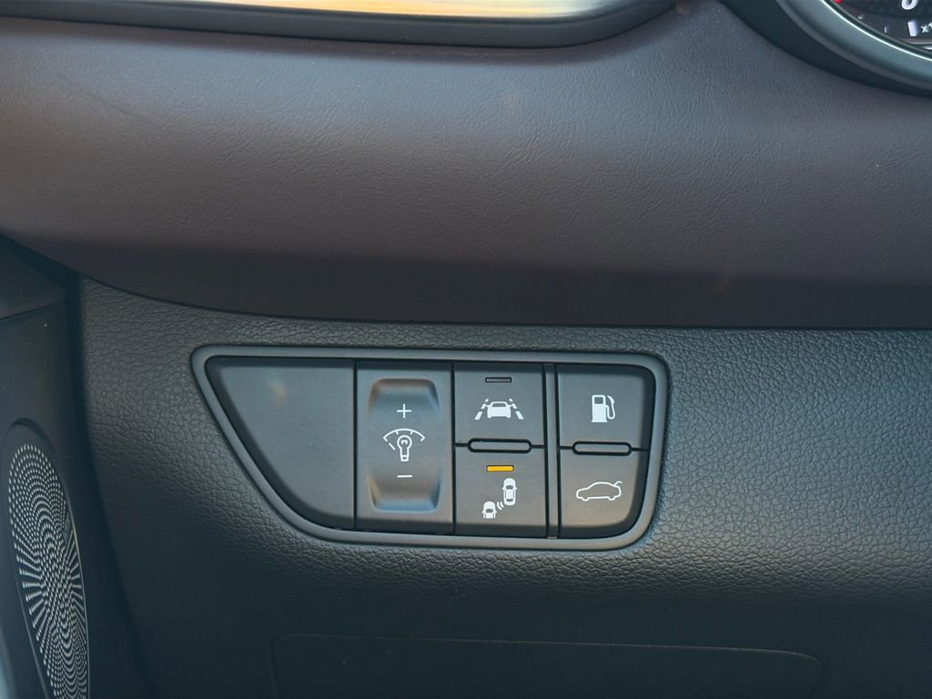 Used 2019 Genesis G70 2.0T Advanced w/ Dynamic Package image 18