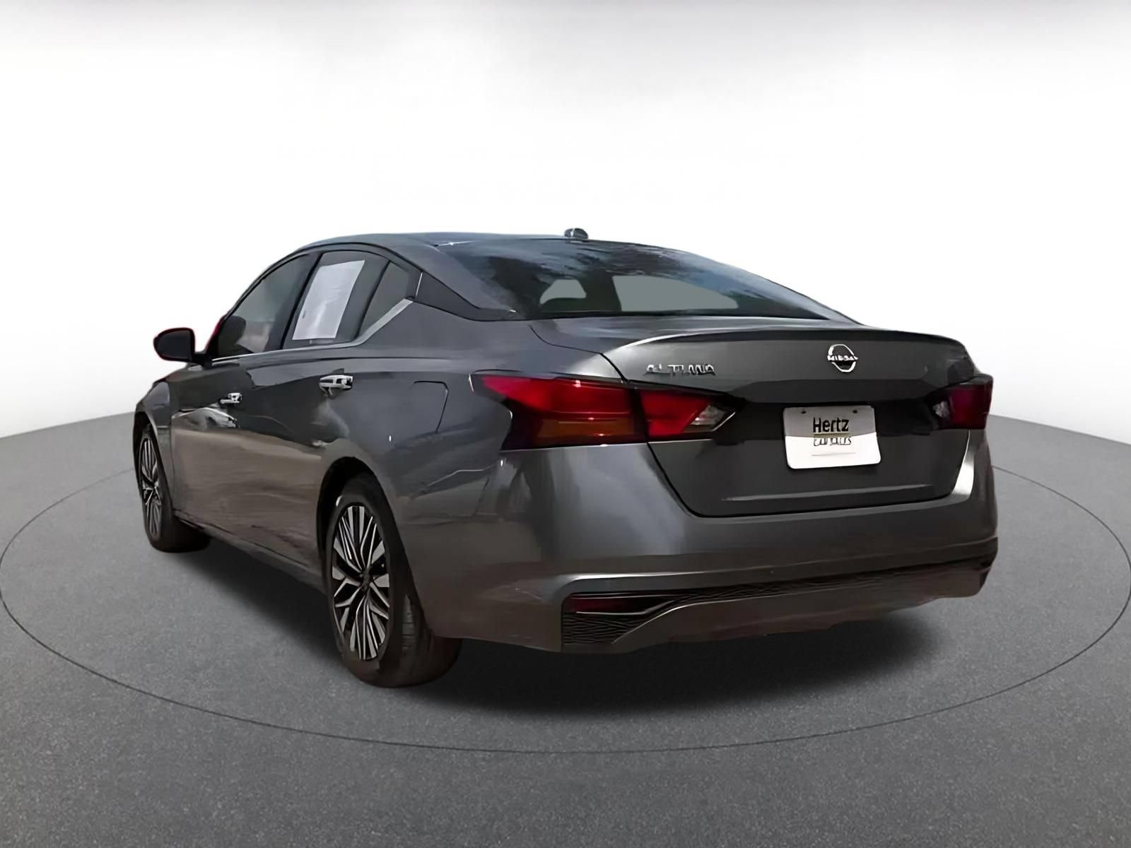 Used 2025 Nissan Altima 2.5 SV FWD image 11