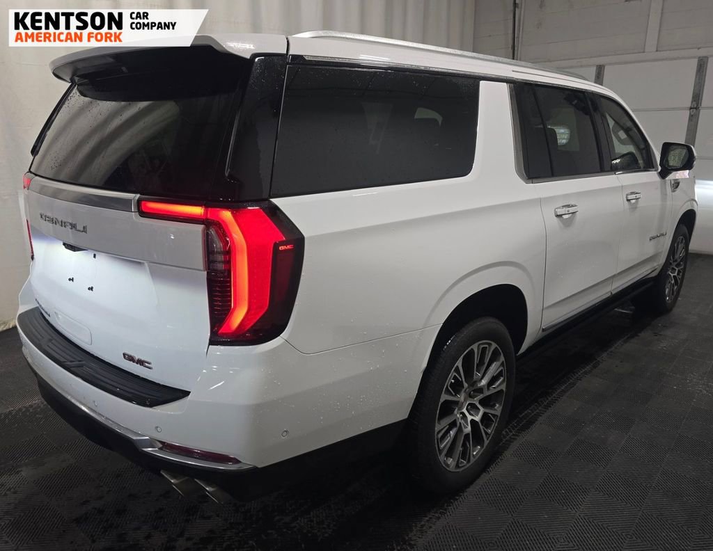 Used 2025 GMC Yukon XL Denali w/ Denali Reserve Package image 2
