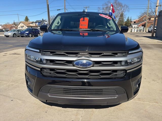 Used 2024 Ford Expedition XLT image 3