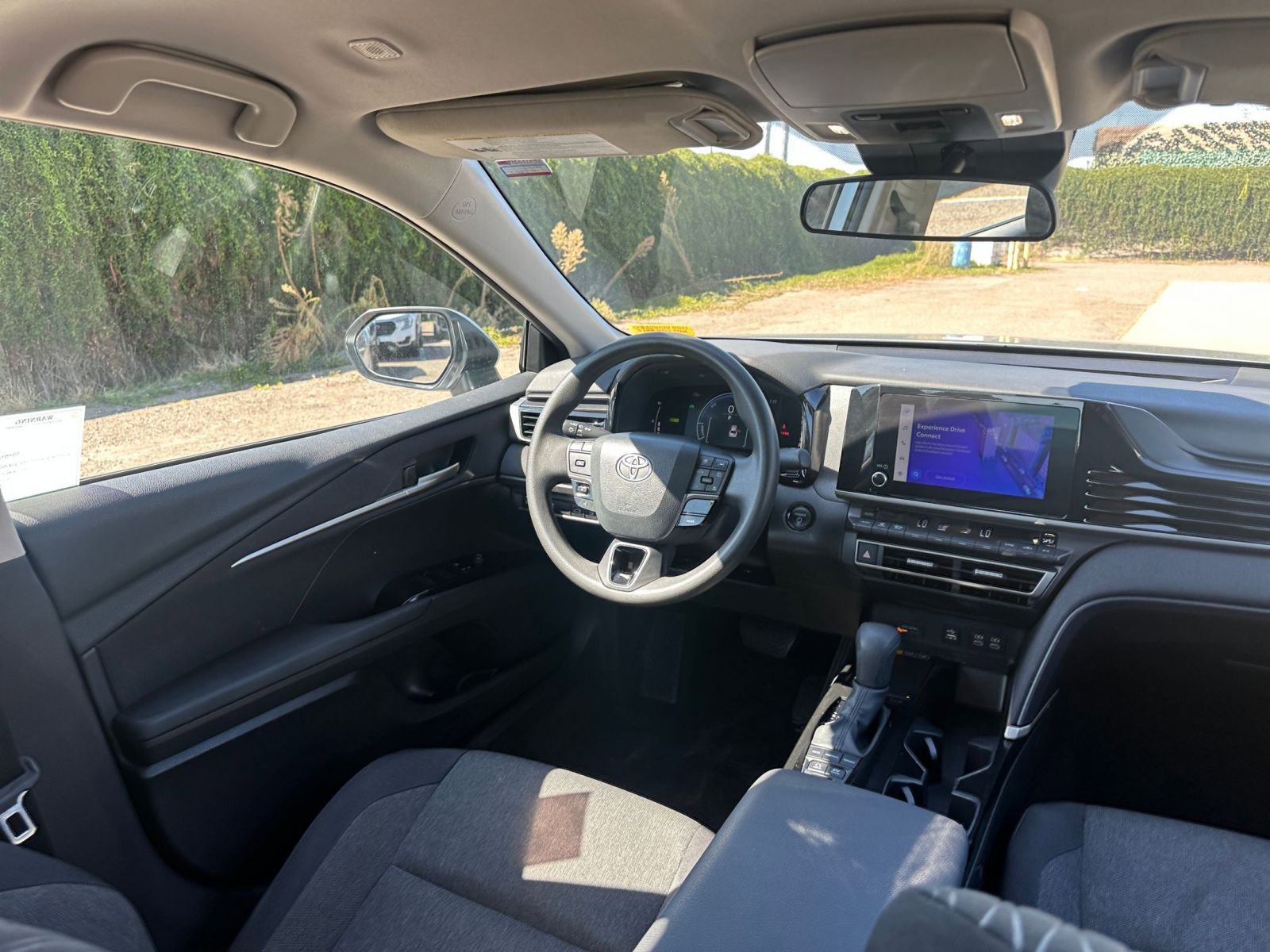 Used 2025 Toyota Camry LE image 33