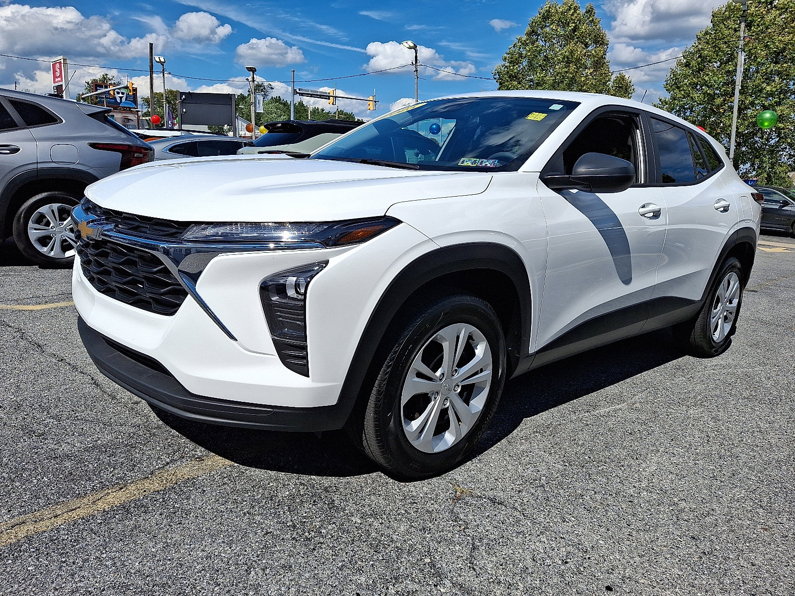 Used 2025 Chevrolet Trax LS image 1