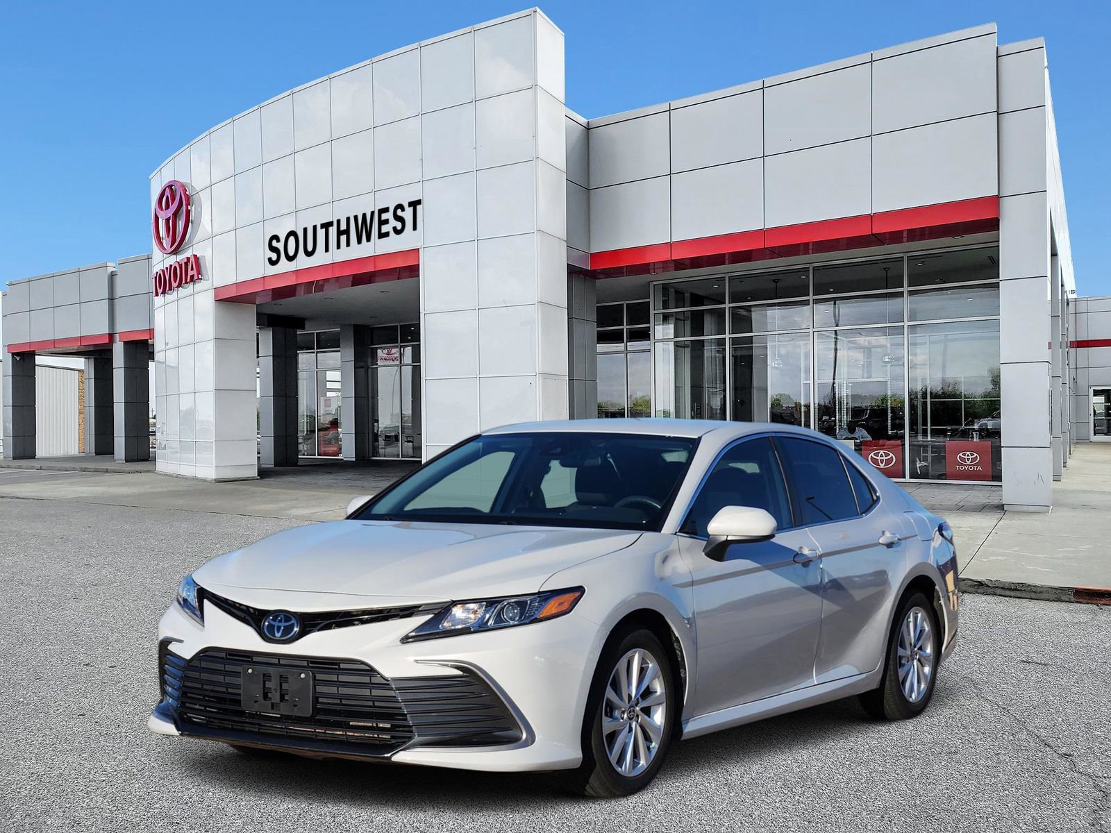 Used 2023 Toyota Camry LE image 2