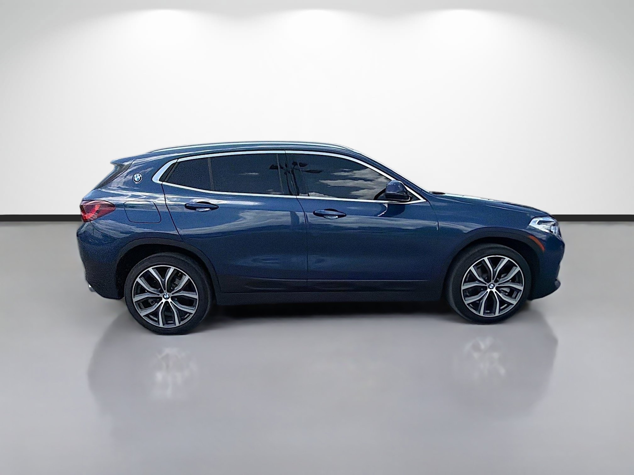 Used 2022 BMW X2 xDrive28i w/ Convenience Package AWD/4WD image 2