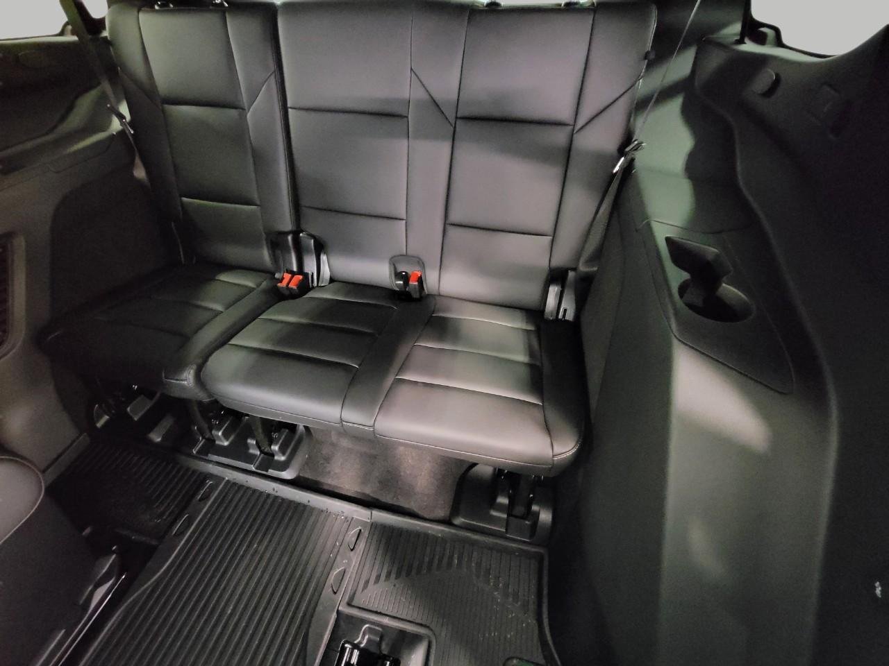 Used 2025 Cadillac Escalade Luxury w/ LPO, Floor Liner Package AWD/4WD image 26