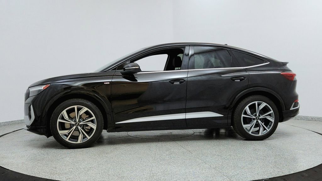 Used 2024 Audi Q4 e-tron Premium w/ Convenience Package image 2