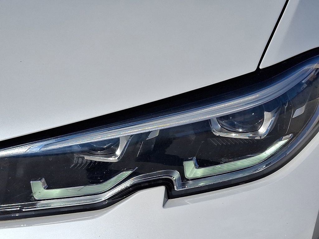 Used 2022 BMW 330e xDrive image 10