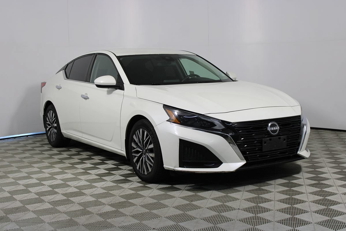 Used 2023 Nissan Altima 2.5 SV FWD image 17