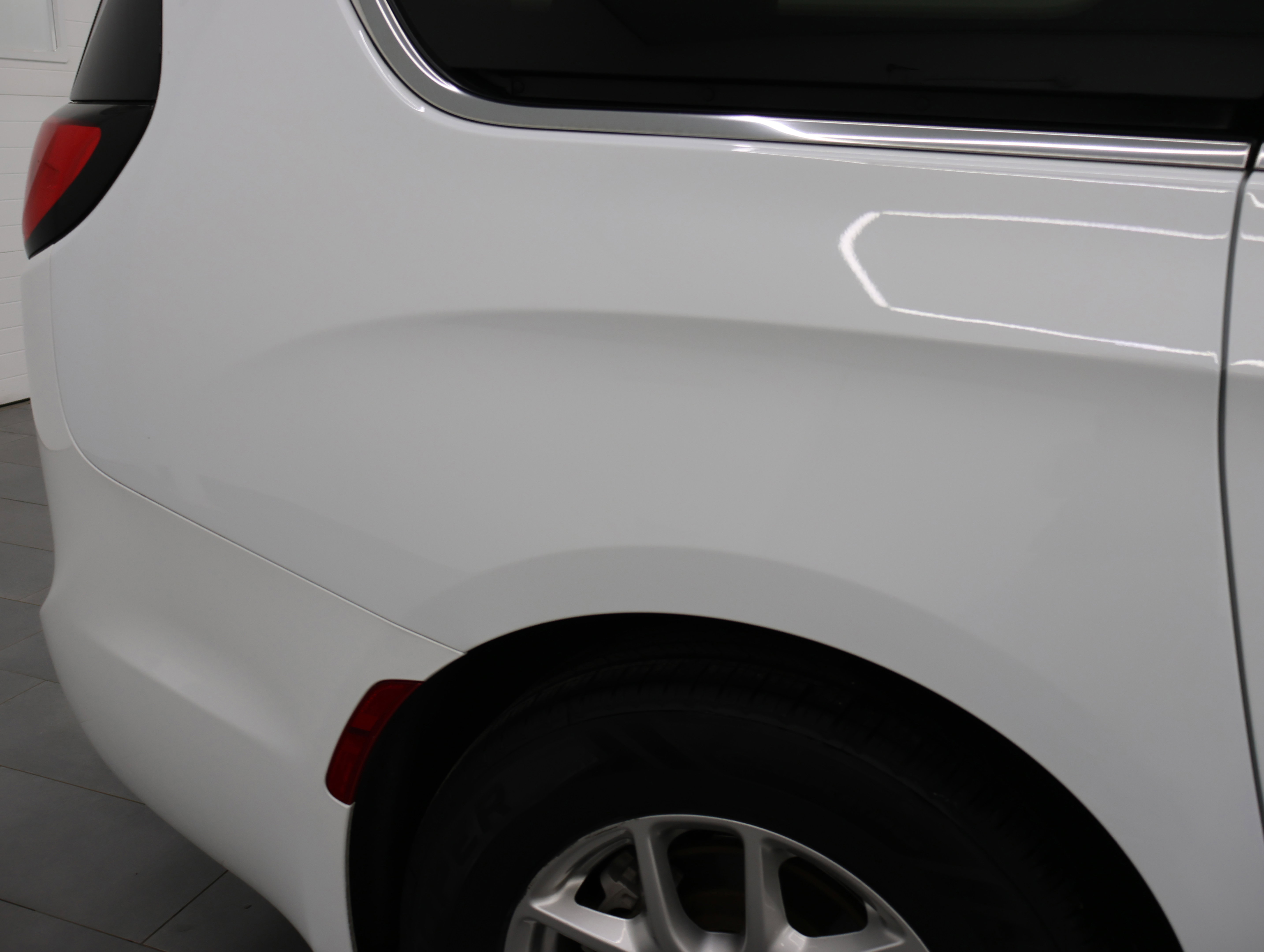 Used 2024 Chrysler Pacifica Touring-L image 24